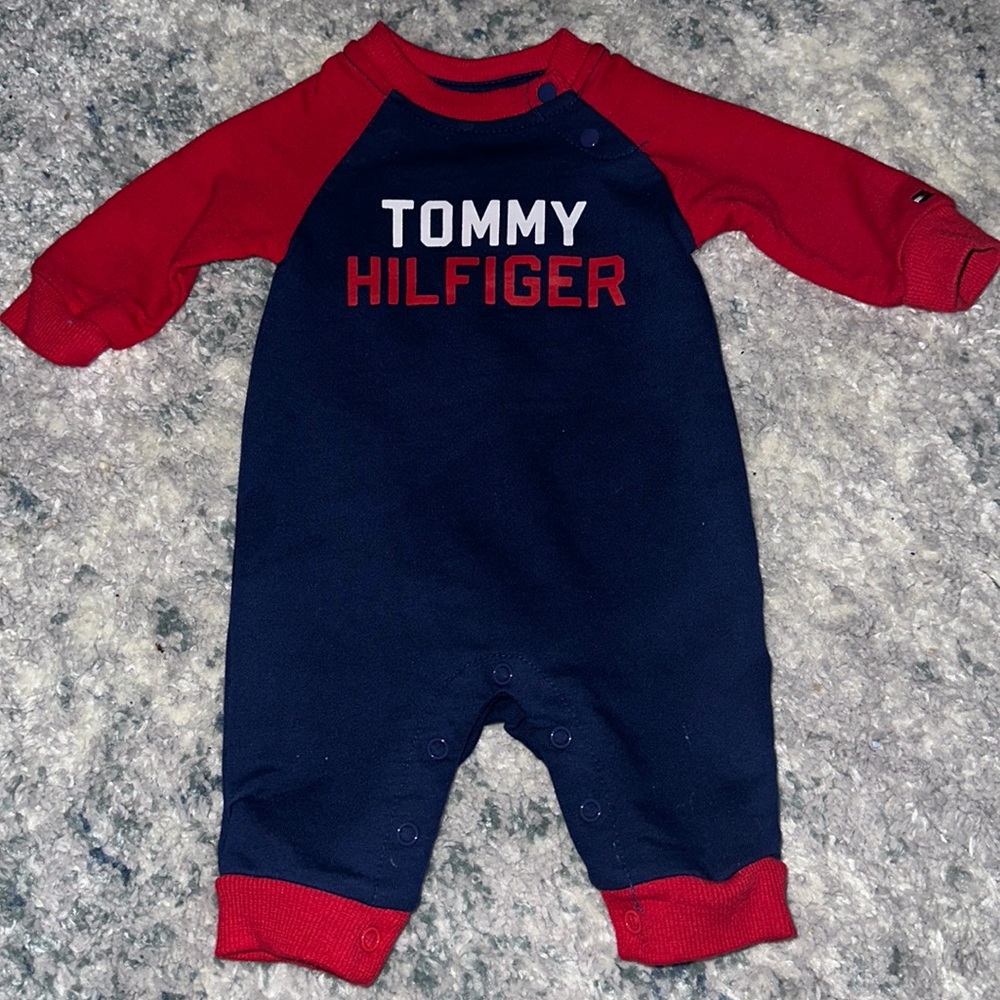 TOMMY HILFIGER ONESIE